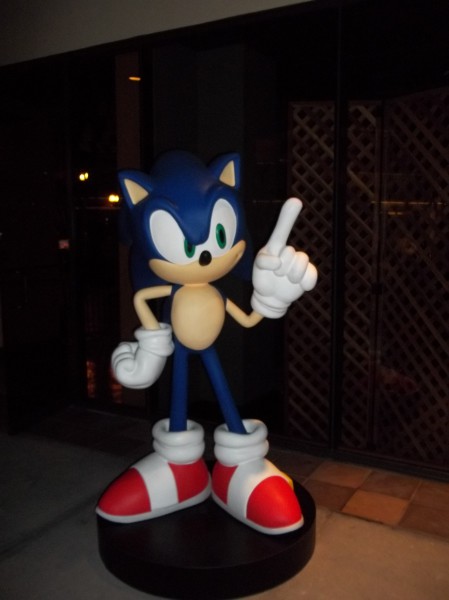 Here's a smaller Sonic to take pictures with.